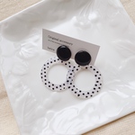再販 ブラックカボションドットフープピアス
