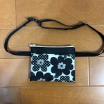 ウエストポーチ・撥水ナイロン・ファスナー移動ポケット(ブラック・北欧風花)☆再販☆