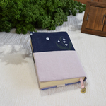【30％OFFSALE】文庫サイズブックカバー　スズランと月