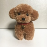 my Dogチャーム付き。毛糸のぽんぽん、おすわりトイプードル（純毛茶色）