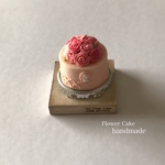 バラのケーキ 薄いピンクベージュ