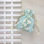 スクエア小花柄刺繍 ダブルフリル巾着ポーチ ブルー系