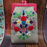 ティッシュケース付ガマ口ポーチ　花園刺繍