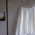 コットン総刺繡Ⅴネックプルオーバー