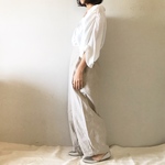 ベージュののボリュームワイドパンツ