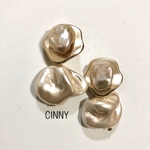 ピンク淡水パール×変形ゴールドピアス