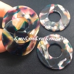 ４個　べっ甲　べっこう　鼈甲　べっ甲　シェル　パーツ　素材　材料　金具　ピアス　イヤリング　アクセサリー　資材　チャーム　
