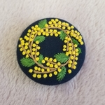 ミモザの刺繍ブローチ