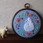 《送料込み》ホワイト・プードルちゃんの刺繍壁飾り