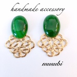 大ぶりピアス 大人可愛いグリーンオーバル×ゴールドピアス イヤリング チタンピアス