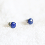 ラピスラズリのスタッドピアス（7mm・サージカルステンレス）