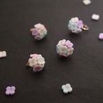 和菓子ピアス／イヤリング   花手鞠『水面の紫陽花』