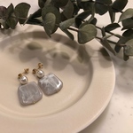 ハンドメイドピアス マーブルとコットンパール