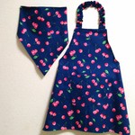 110cm ゴム入 子供用エプロン(三角巾/給食帽・巾着袋オプション)さくらんぼ(ネイビー)