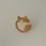 まる猫ブローチ（茶白）