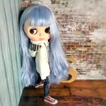 ロゴ入りハイネックパーカー（ホワイト）