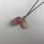 ピンクの天然石とシェルプレード
