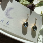 ガラスチャームのピアス
