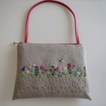 持ち手付き刺繍のポーチ（ミニガーデン）16cm