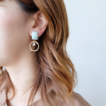 【 chimie vintage-505 】ヴィンテージホワイトグリーンヴィンテージパールのイヤリング・樹脂ピアス