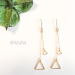 2つの三角ピアス