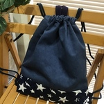 【再】大きめマチあり❤️持ち手サービスお着替え体操服入れ丈夫なキルテイング&デニムマチ付きリュックタイプ(男の子人気ザウルス) 