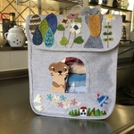 北欧の森に迷い込んでしまったハシビロコウとコツメカワウソのタオル、買い物袋キーパー