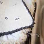 さくらんぼ刺繍の6重ガーゼブランケットIVORY(S)