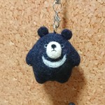 ツキノワグマの鈴入りストラップ