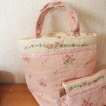 sale★完成品☆ピンクローズの刺繍バッグ&ポーチセット