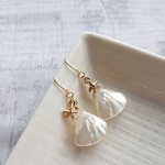 虹色光沢がキレイなシェルピアス/イヤリング