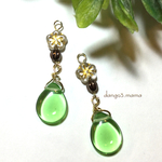 500円☆洋梨ドロップ(グリーン)☆チェコフラワーピアス/イヤリング