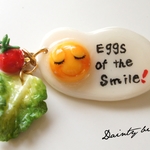 Eggs of the smile ブローチ