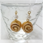ミニチュアフード☆シナモンロール☆樹脂ピアス