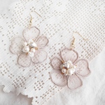 フラワーレースとビーズ刺繍のピアス/イヤリング＊