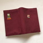 刺繍 ブックカバー カワウソ君の読書時間