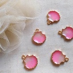 13×15mm　貝がらのチャーム　ピンク １０個　C183 