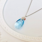 Swarovski アクアマリンのリーフペンダント