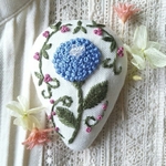 刺繍ブローチ★すっきりな花デザイン♪ブルー