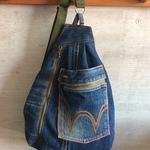 リメイクジーンズのボディバッグ