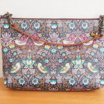 LIBERTY　Strawberry Thief 　ストロベリーシーフ　ブラウン　中布(1+2分割)ポケット・本革もち手・マチ付きポーチ