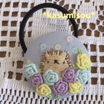 バラがいっぱいハリネズミの刺繍ヘアゴム