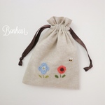 手刺繍お花とミツバチ ❁ 巾着ポーチ