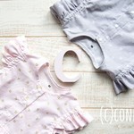 【80】肩フリルロンパース*mini cherry（ピンク）