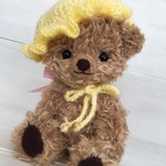 ハンドメイド日向ぼっこしてるテディベア風あみぐるみクマ