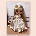 ブライスサイズ  ドール服  フリルとお花と春模様②…(生成色)