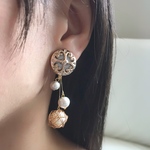 アンティークカボションとワイヤーパール イヤリング