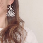 再販♡かすみ草とサテンリボンのイヤリング𖧷｡.⁺