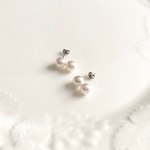 SWAROVSKI ふたごパール シンプル チタンピアス