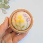 羊毛フエルト刺繍のころりんピンクッションGARDEN(ピンク）